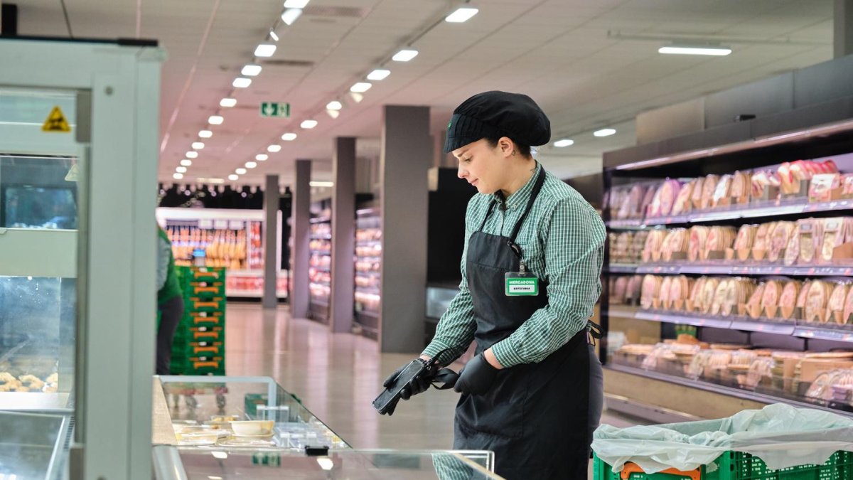 Mercadona dona 20.000 toneladas de alimentos en 2025 dentro de su estrategia de prevención del desperdicio.