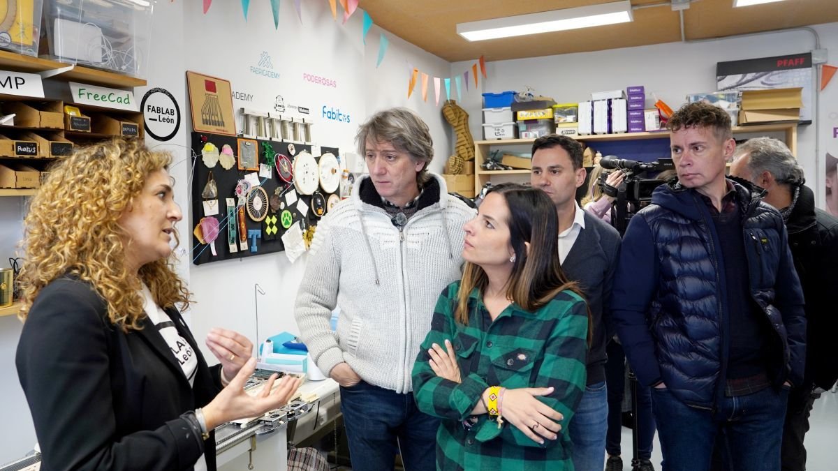 Martínez, Rubio y Cendón, en el Fab Lab de San Andrés.