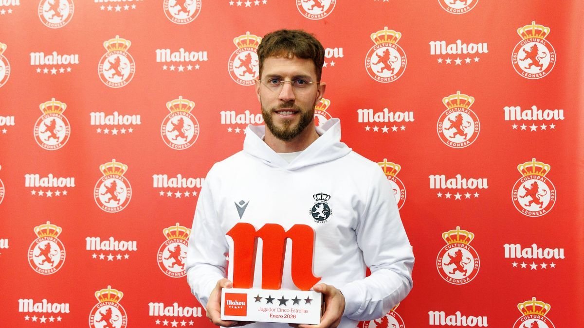 Iván Calero recibió el premio al Jugador Cinco Estrellas del mes de enero.