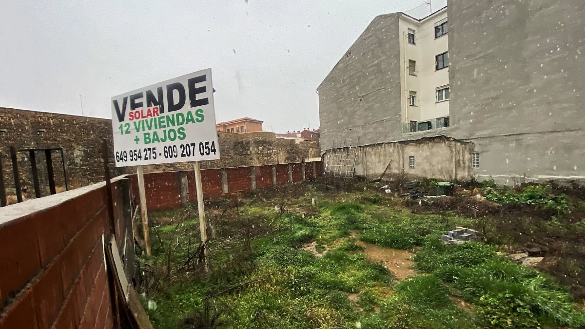 Vista de la parcela de Era del Moro cuya parte vende el Ayuntamiento para que se construya un edificio.
