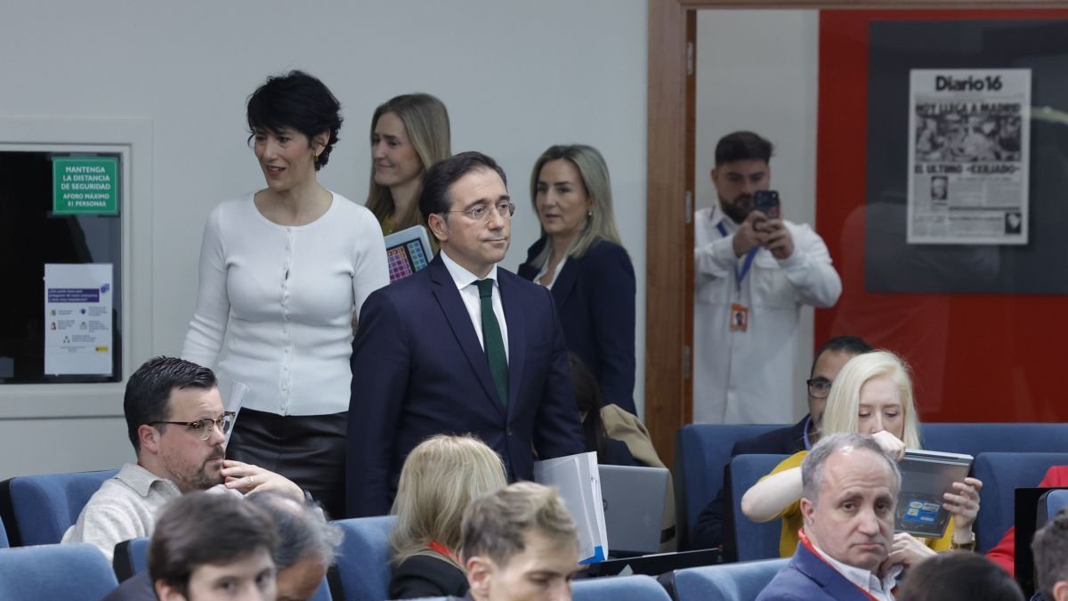 Las ministras y el ministro Elma Sáiz, Albares, Milagros Tolón y Sara Aagesen ayer, en Moncloa.