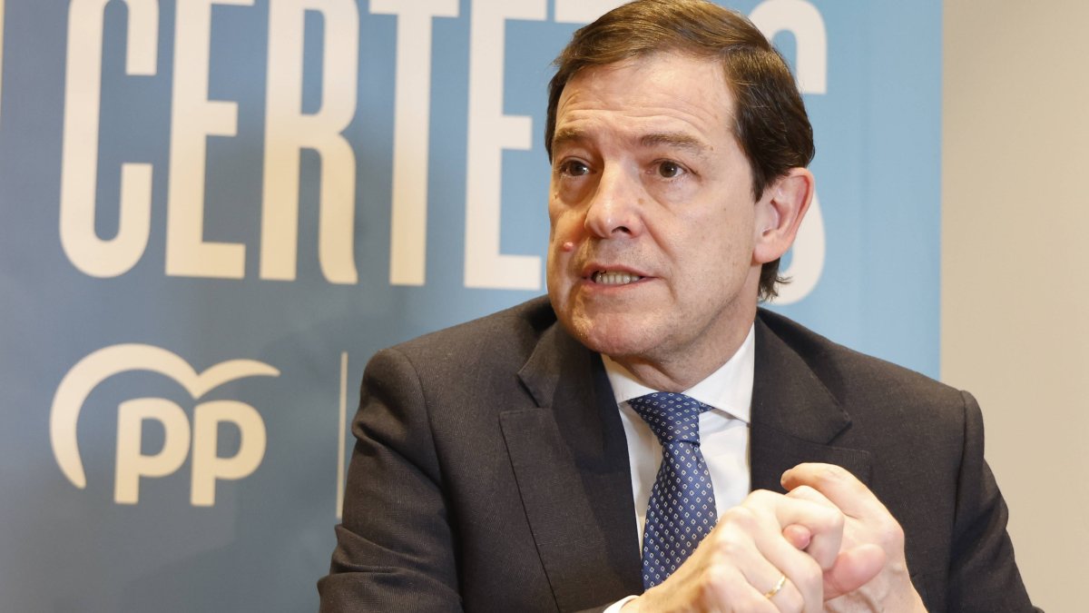 El candidato del PP contesta a las preguntas de Diario de León