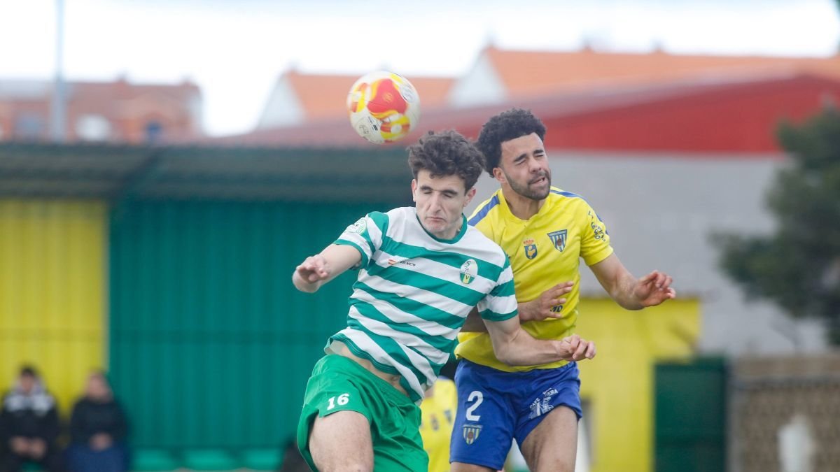 CD La Virgen y Atlético Mansillés firmaron tablas en su pulso en Los Dominicos.