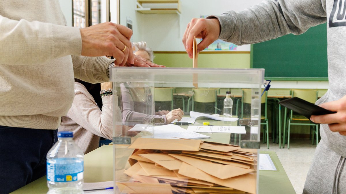 León se moviliza para votar en las elecciones en Castilla y León 2026.