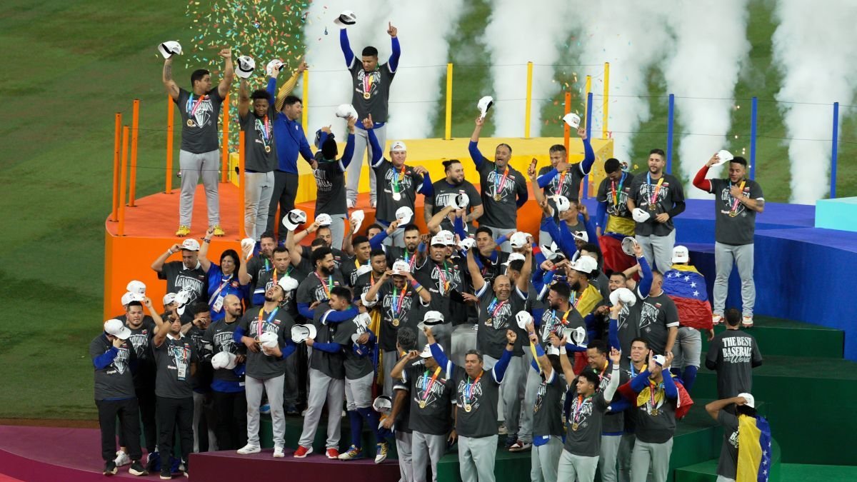 Venezuela celebra su victoria en el Mundial de Béisbol, el primero de su historia.