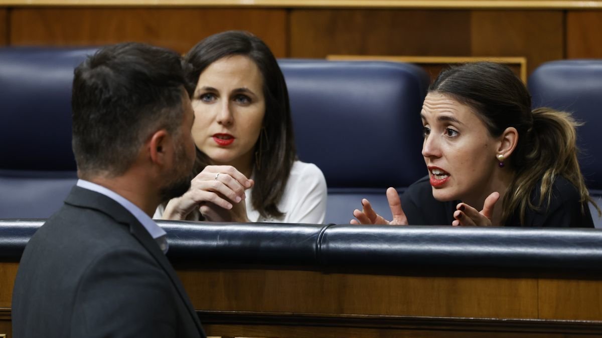 Gabriel Rufián, Irene Montero e Ione Belarra en el Congreso.