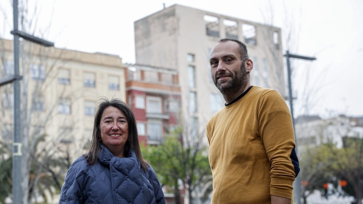 La portavoz de la Semana Santa Inclusiva, Blanca Ribelles, y Albert Llueca, a favor de la entrada de mujeres.