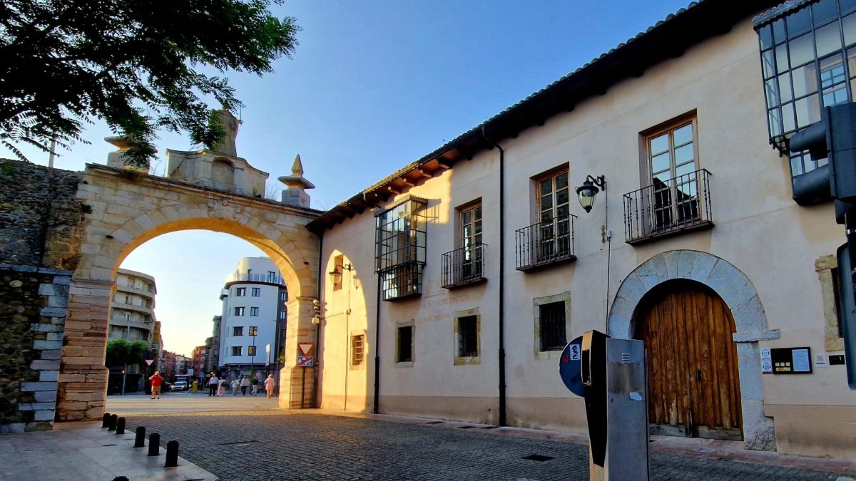 El Centro de Interpretación del León Romano (Casona de Puerta Castillo) modificará sus horarios durante la Semana Santa.