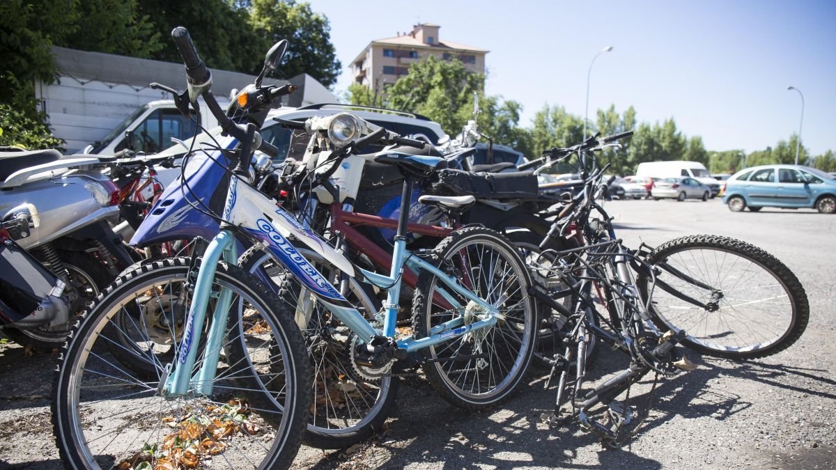 Las bicicletas están dentro del depósito de la grúa, junto al CHF.