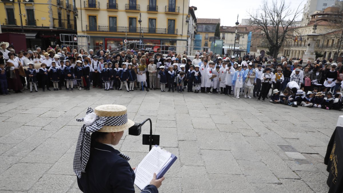 Los alumnos de Las Anejas celebran el centenario de Gaudí vestidos de época.