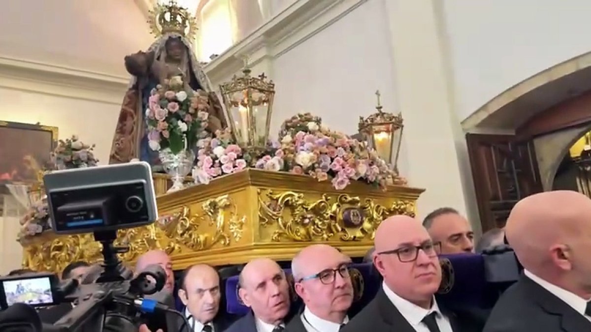 La Morenica despierta el alma de León. VIRGINIA MORÁN