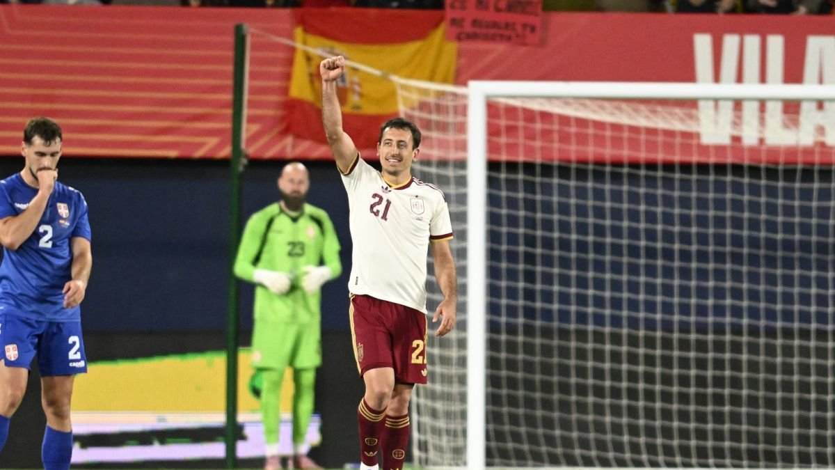 Oyarzabal celebra uno de sus dos goles a Serbia.