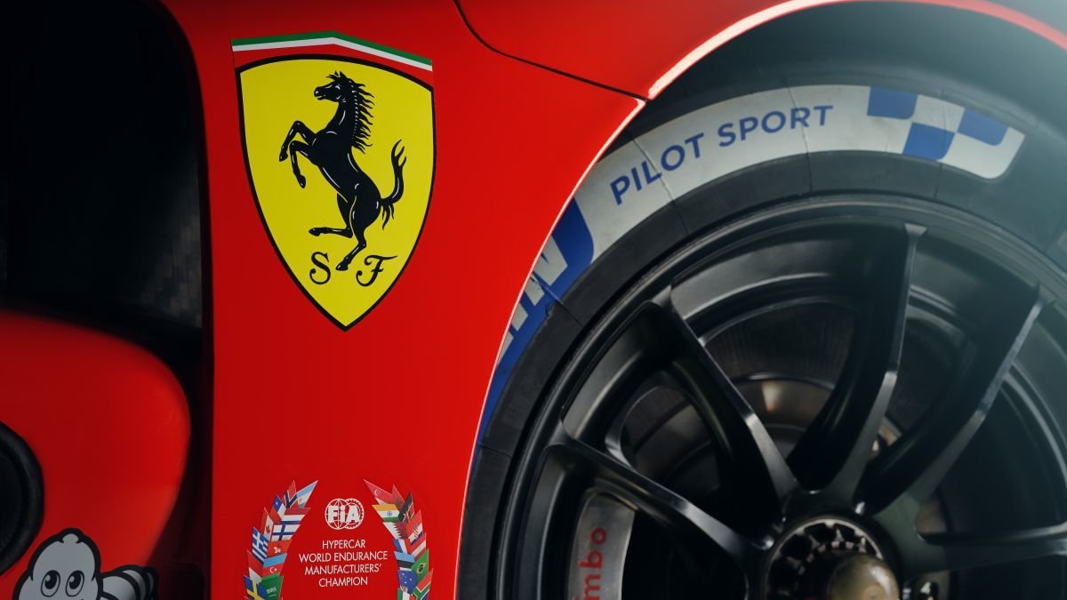 Los laureles del Campeonato del Mundo, que luce el Ferrari 499P de 2026, evocan una adicional fuente de motivación.