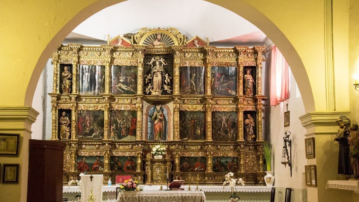 Retablo de Joara, una de las diez espectaculares manifestaciones artísticas de la Ruta de los Retablos del Este de León.