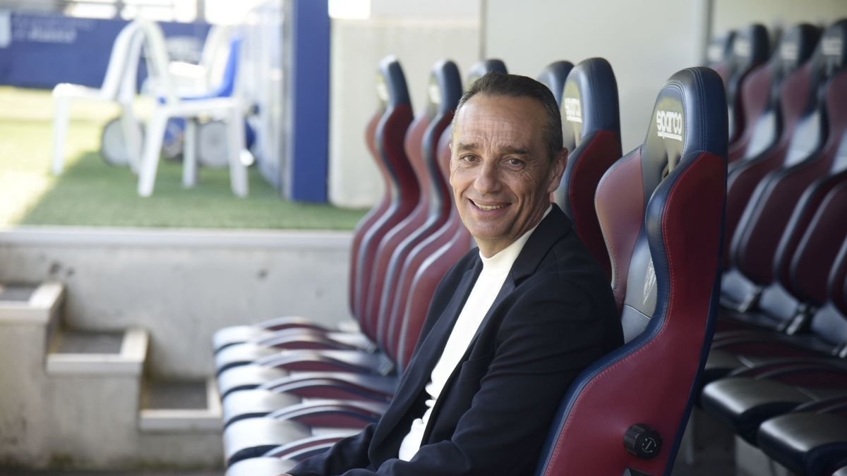 José Luis Oltra, entrenador de la SD Huesca.