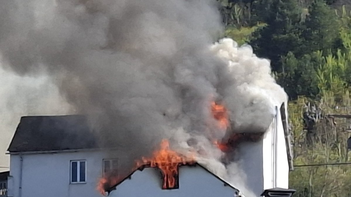 Casa ardiendo en Priaranza