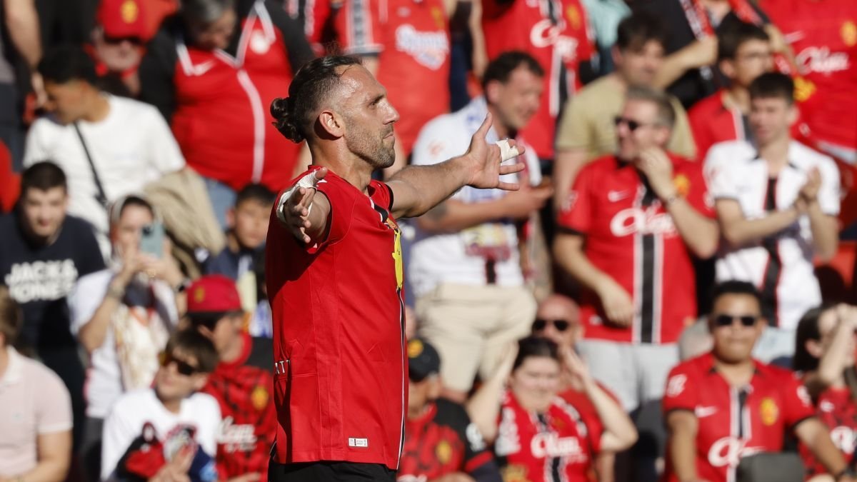 Muriqi celebra el gol de la victoria en el descuento.