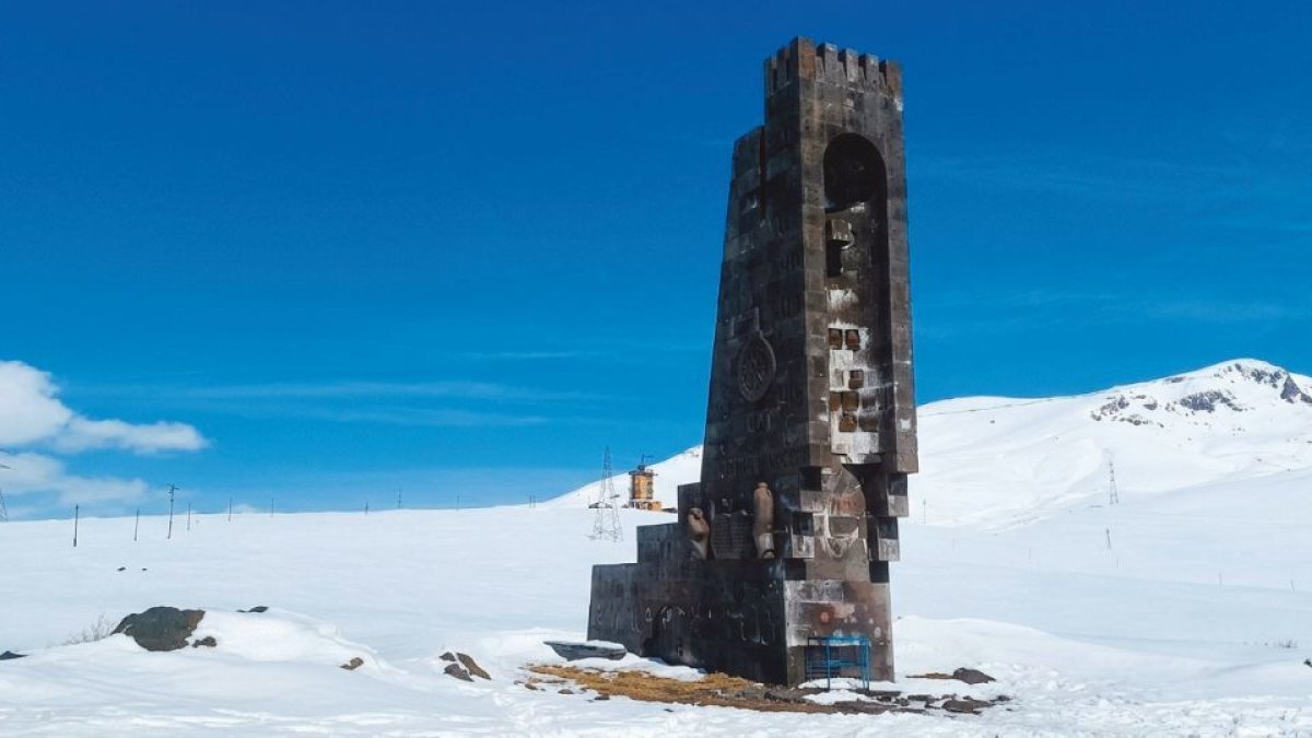 Puertas de Syunik, David Campos, 2026.