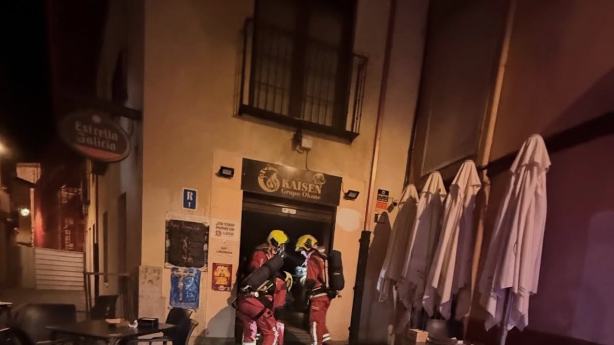 Un momento de la intervención de los bomberos.