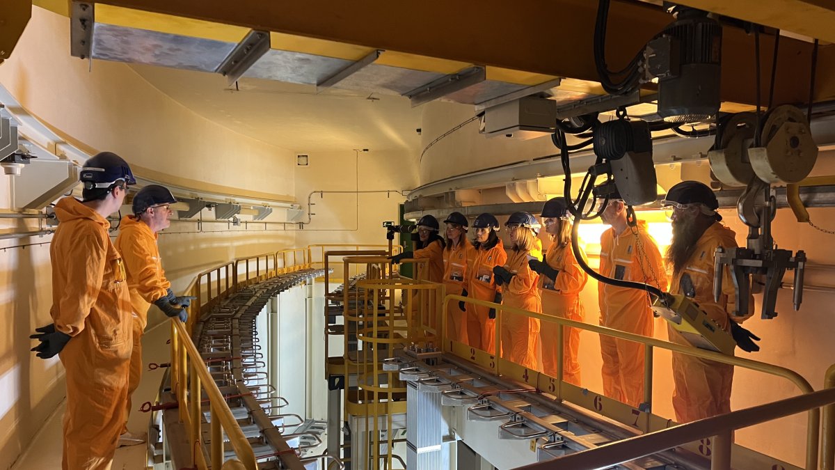 La central nuclear de Trillo, en la provincia de Guadalajara, inicia la fase final de su trigésima octava recarga de combustible tras concluir el proceso de carga en el reactor, con la previsión de conectarse con normalidad a la red el próximo 11 de abril e incidiendo en la seguridad como bandera de su actividad.