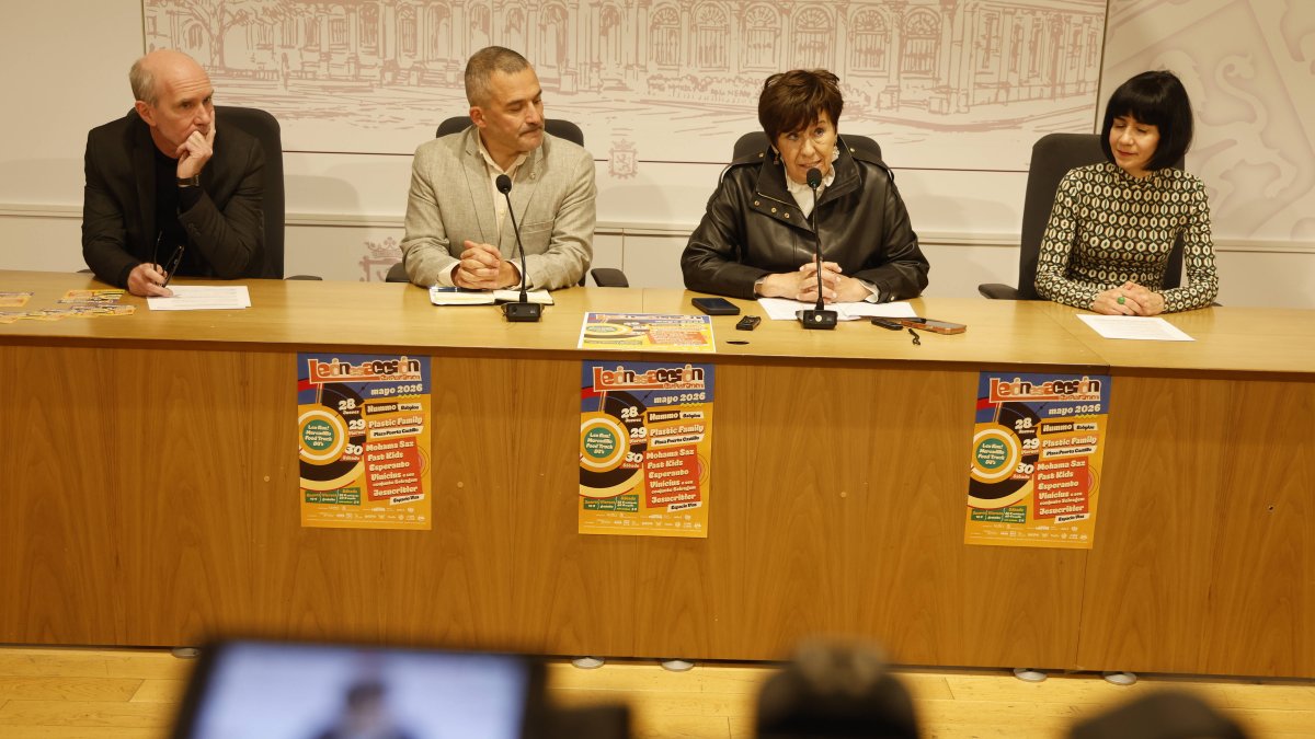 Elena Aguado ha presentado este festival acompañada de Eva López y Constantino Chao y Diego Soto 