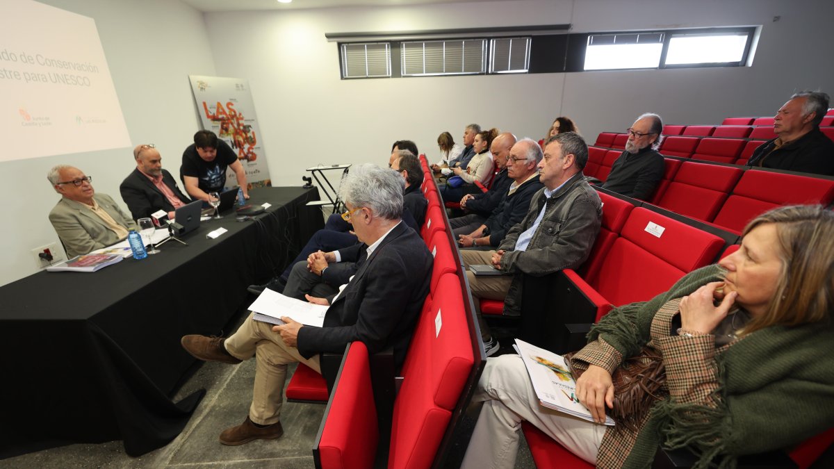 Acto de presentación del informe elaborado para enviar a la Unesco.