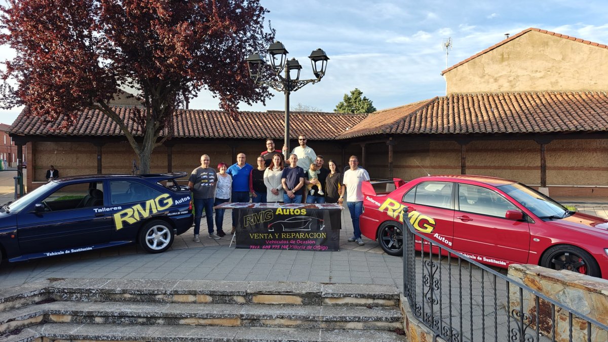 Autoridades y organizadores durante la presentación de la carrera.