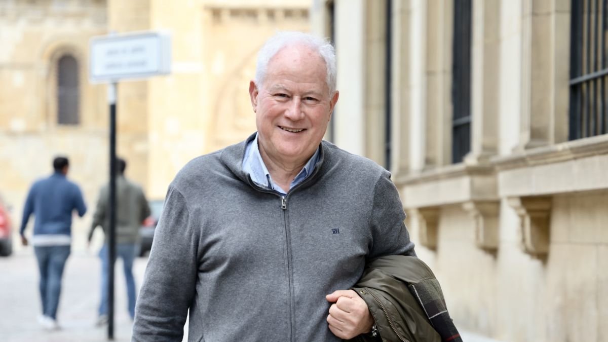 El ex alcalde de Fabero, ayer en León camino del juicio.