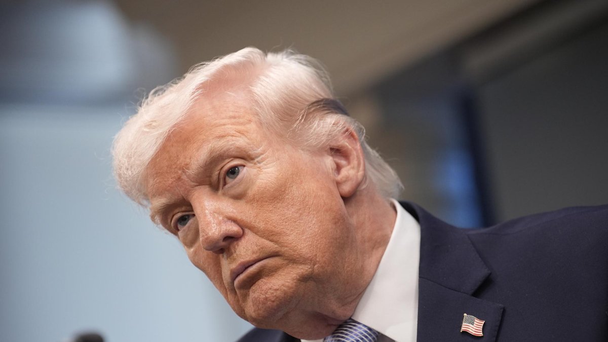 El presidente de EE.UU., Donald Trump, anunció este martes en redes sociales que, tras mantener conversaciones con autoridades paquistaníes, ha decidido aplazar dos semanas el ataque contra infraestructuras críticas iraníes que había amenazado ejecutar hoy si Teherán no reabría el estrecho de Ormuz y que ambas partes se han comprometido de momento a un alto el fuego durante este periodo de tiem - EFE