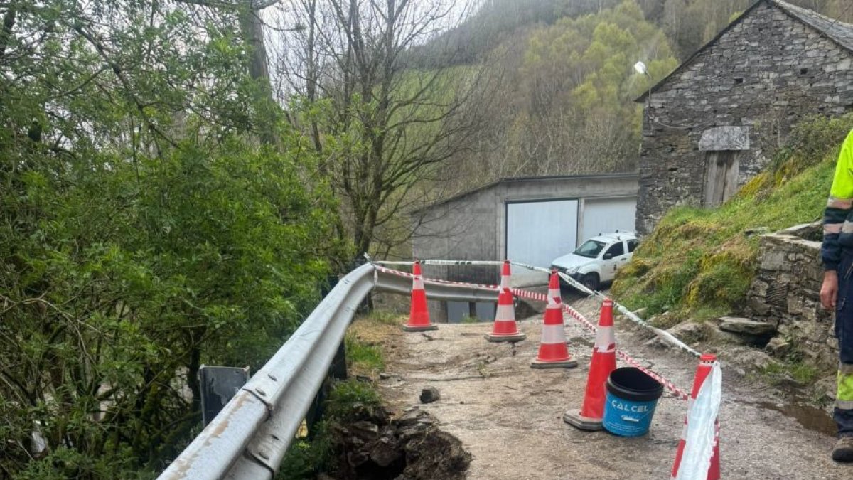 Entrada a la aldea de La Cernada (Vega).