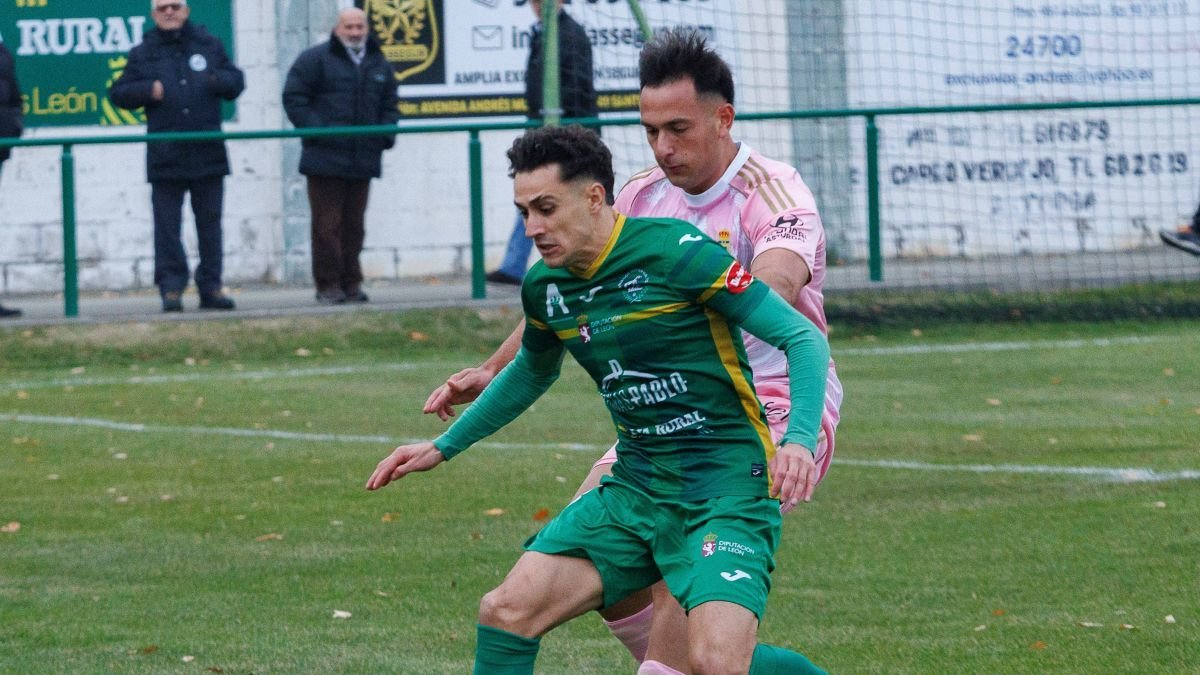 Ceínos, referente en la defensa del Atlético Astorga.