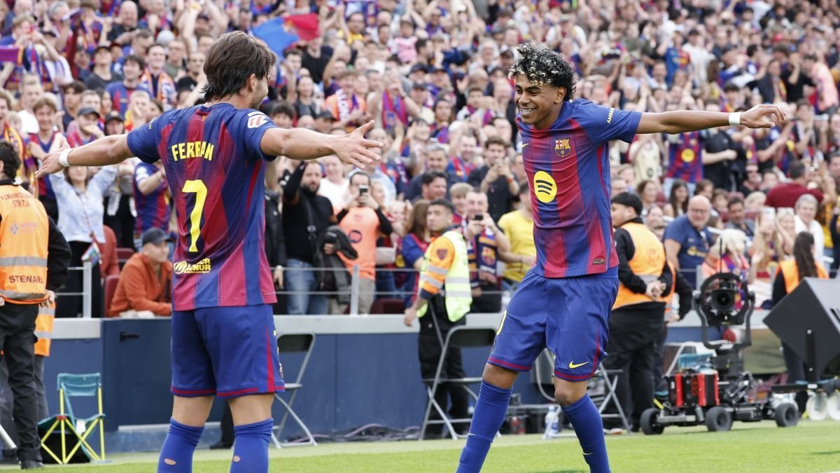Ferran Torres y Lamine Yamal anotaron tres de los cuatro goles del Barcelona al Espanyol.