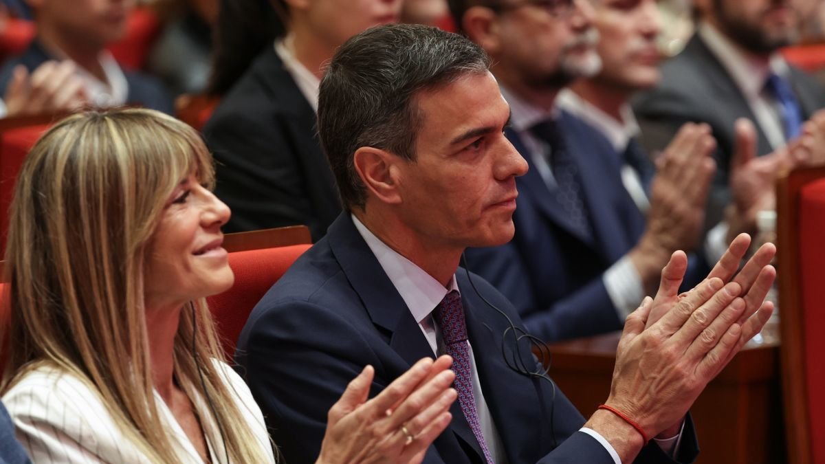 Pedro Sánchez con Begoña Gómez, ayer en China.