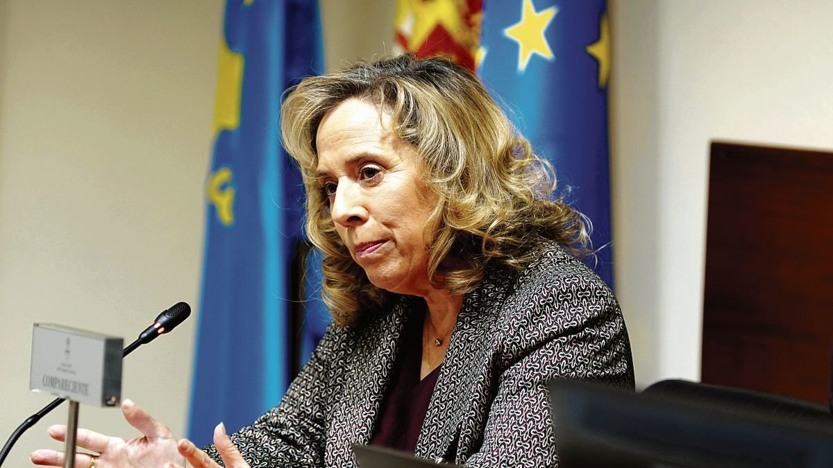 La comisión parlamentaria de investigación del accidente minero de Cerredo acoge la comparecencia de la exconsejera Belarmina Díaz.