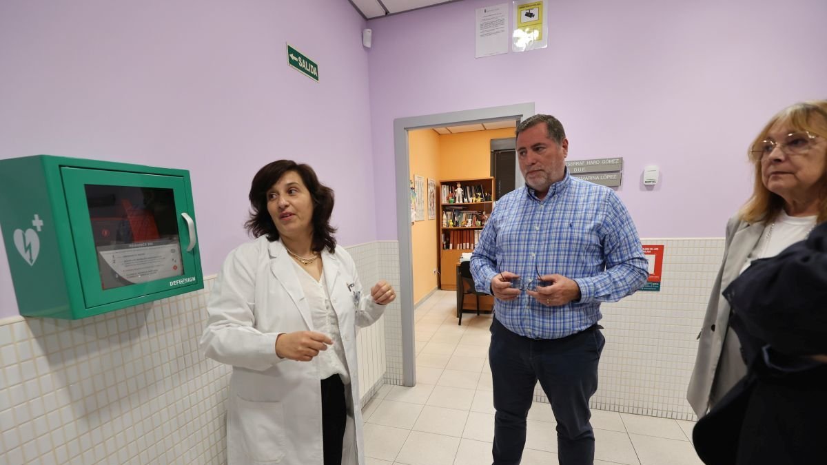 Ortiz de Saracho en su visita a las instalaciones del CAD de Ponferrada.