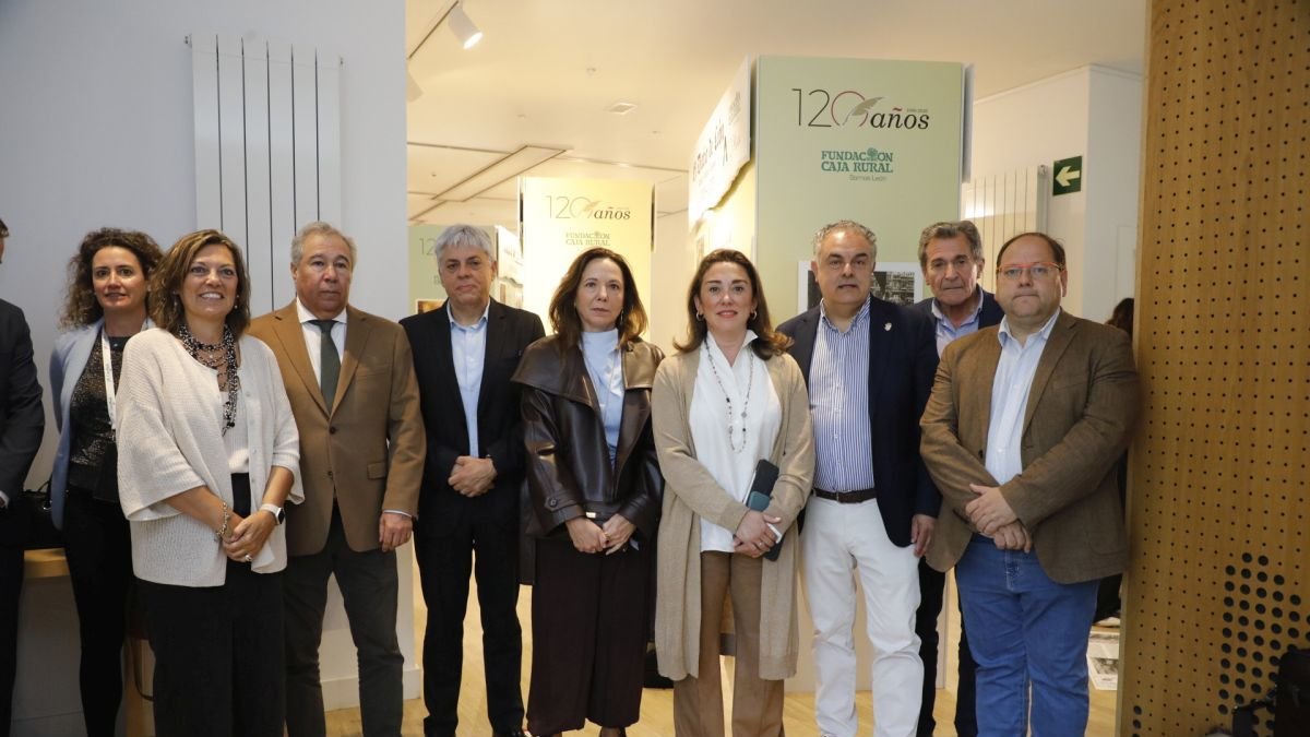 Foto de familia de la inauguración del congreso.