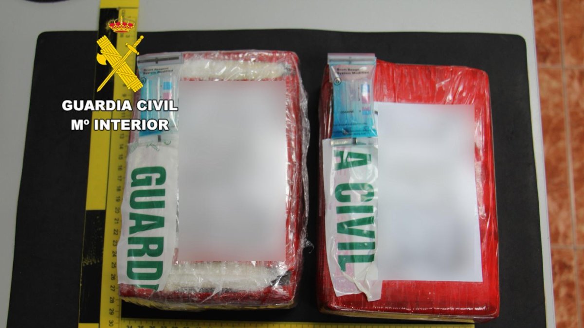 Incautados dos kilos de cocaína en un control de carretera.