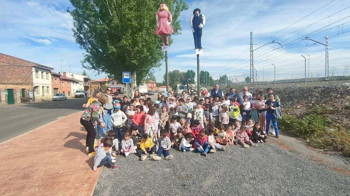 Los escolares del CRA Maestro Emilio Alonso participan de forma activa en los Mayos.