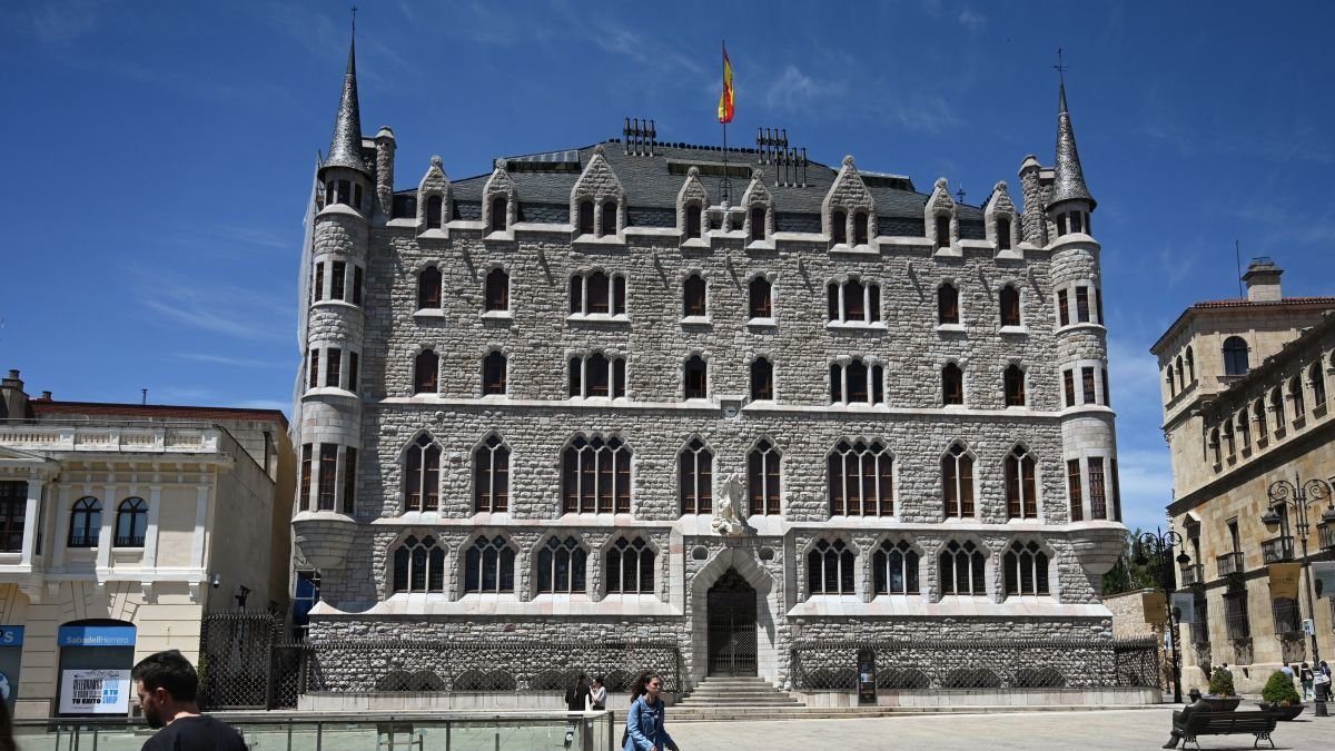 Edificio Casa Botines Gaudí, lugar que acogerá múltiples actividades culturales el próximo 16 de mayo.
