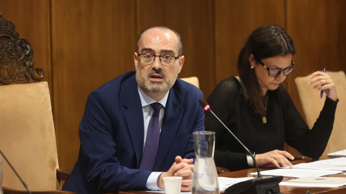 El alcalde, Marco Morala, presidió este jueves el pleno tras su reciente intervención quirúrgica en el Hospital del Bierzo.