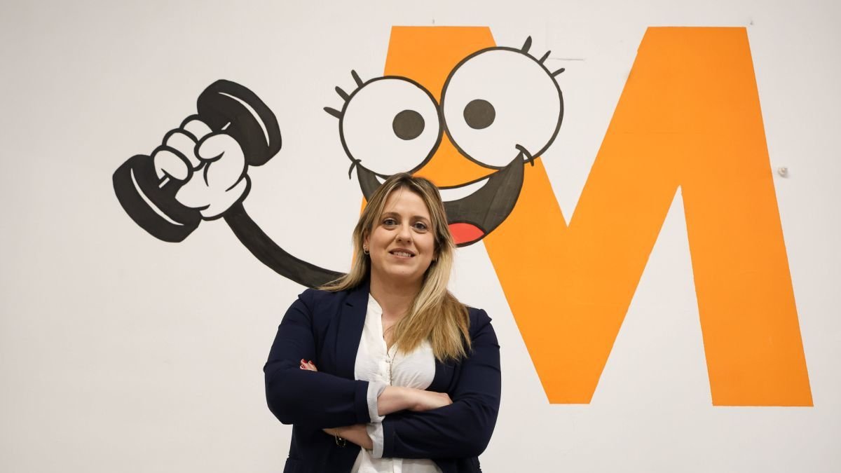Lorena López Fernández, en la sede de la Asociación de Esclerosis Múltiple.