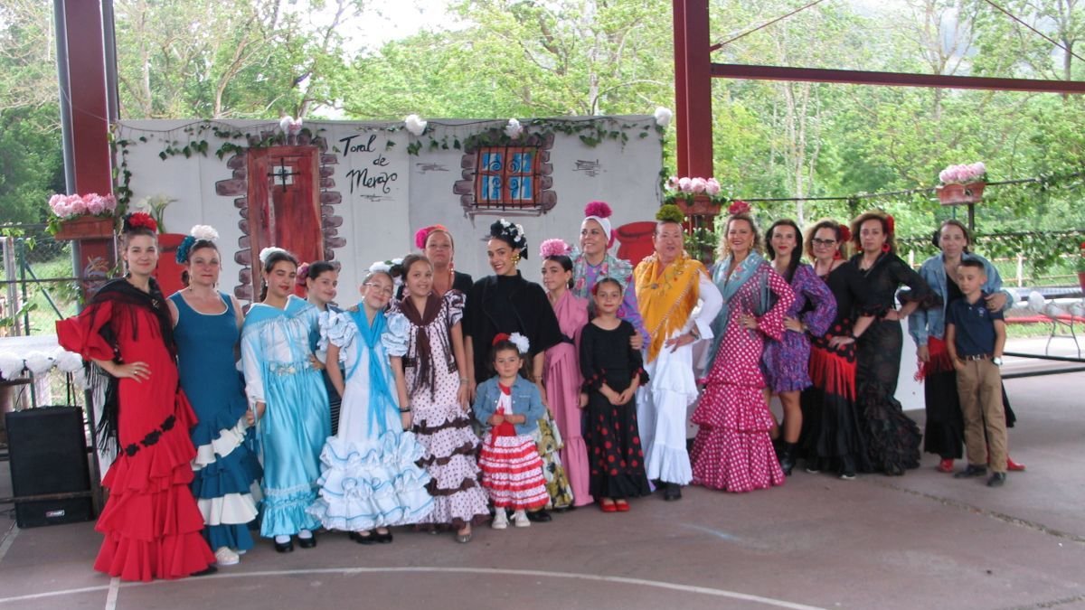 Participantes en la fiesta rociera.
