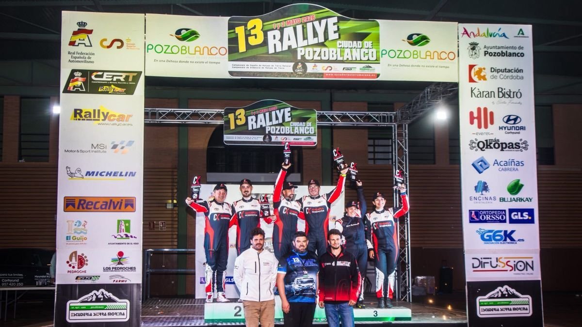 Mario y Samuel Folgueral, en el 2º puesto del podio.