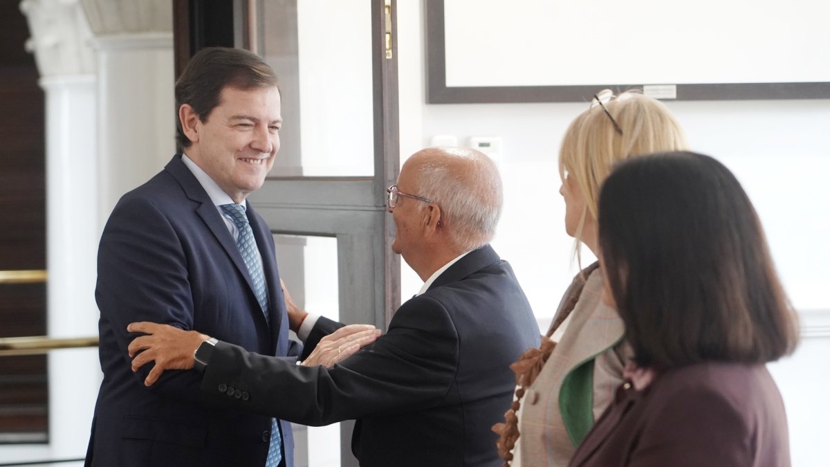 El presidente de la Junta de Castilla y León, Alfonso Fernández Mañueco, preside la recepción institucional a los representantes del Consejo General de Colegios Oficiales de Graduados Sociales de España y de los Colegios Oficiales de la Comunidad.