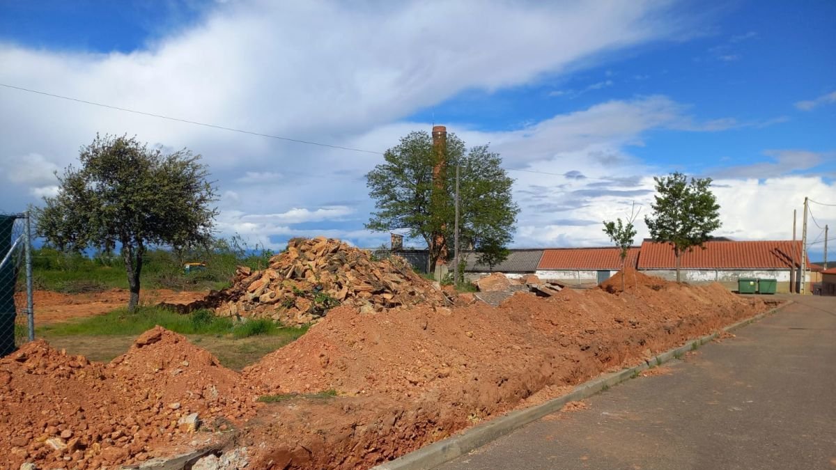 Los trabajos han comenzado con e movimiento de tierras.