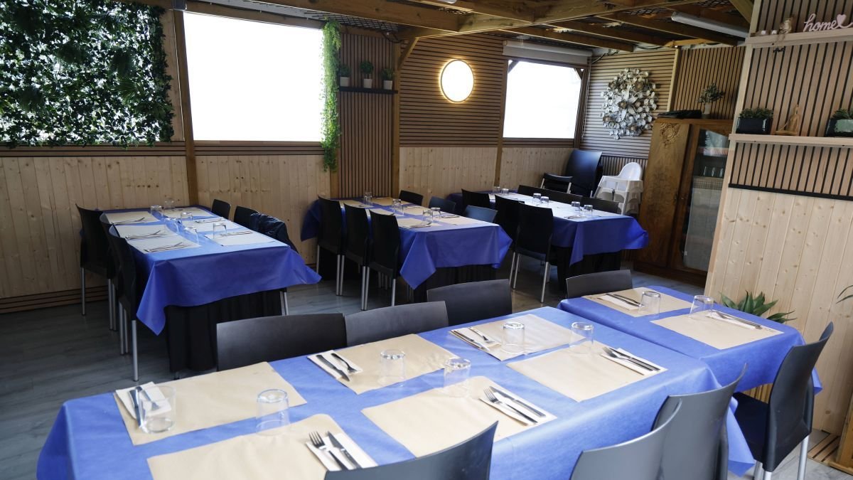 La Piscifactoría Villanueva de Carrizo es sin duda un escenario para disfrutar de una excelente propuesta gastronómica. De lunes a domingo y con una amplia variedad de propuestas para todos los gustos.
