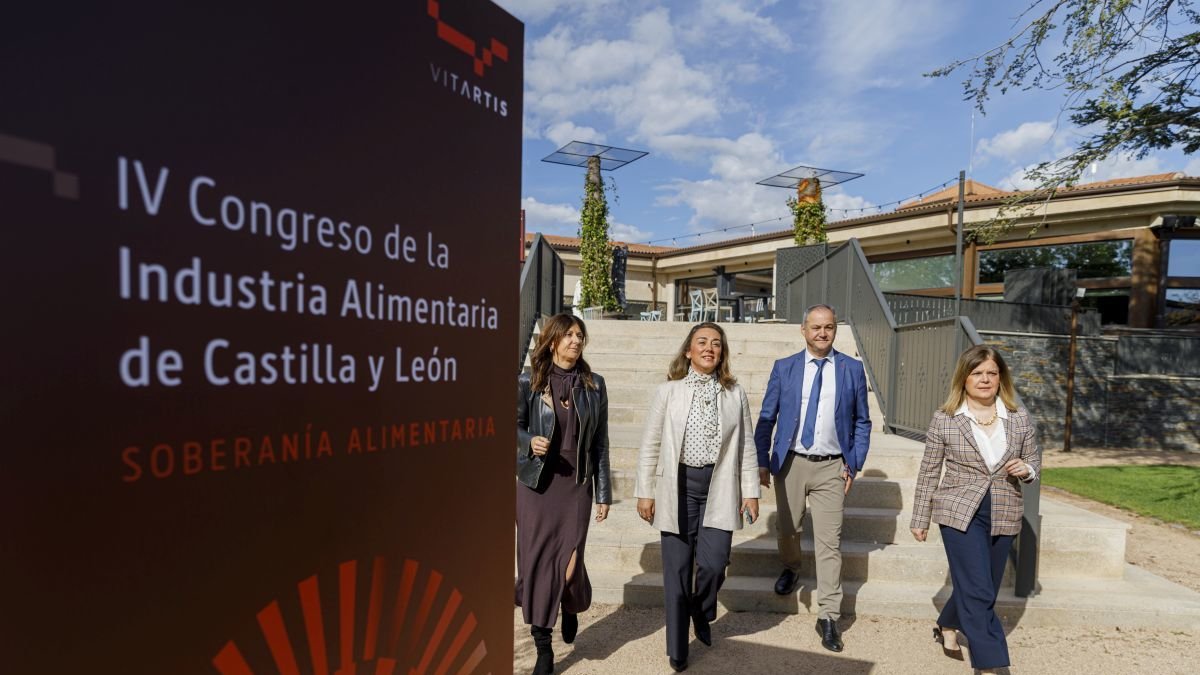 González Corral y Miguel Ángel de Vicente a su llegada al IV Congreso de la Industria Alimentaria de Castilla y León.