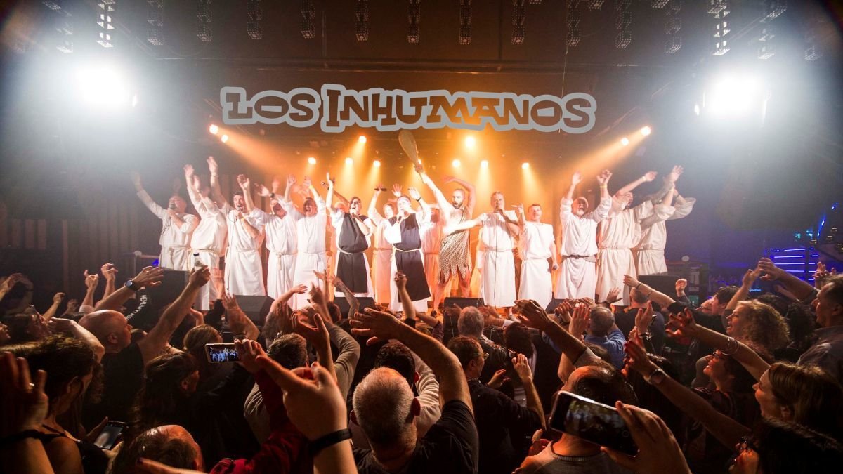 Los Inhumanos, durante un concierto.