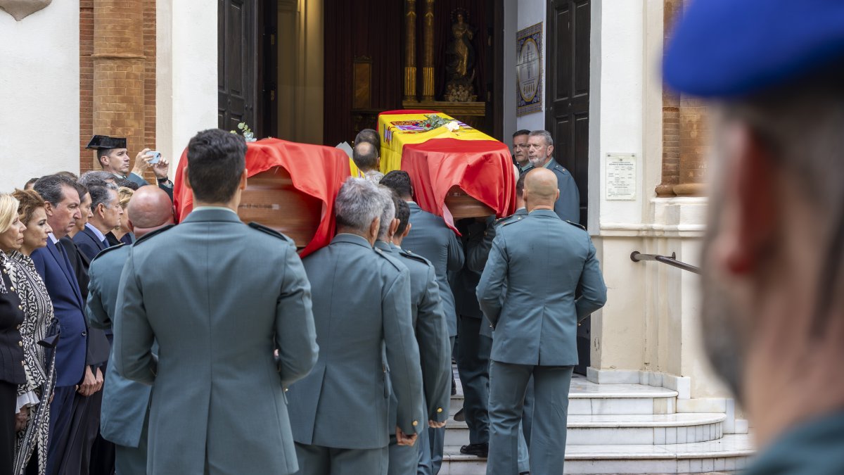 Vista de la misa funeral en honor a los dos agentes de la Guardia Civil fallecidos tras la persecución de una narcolancha