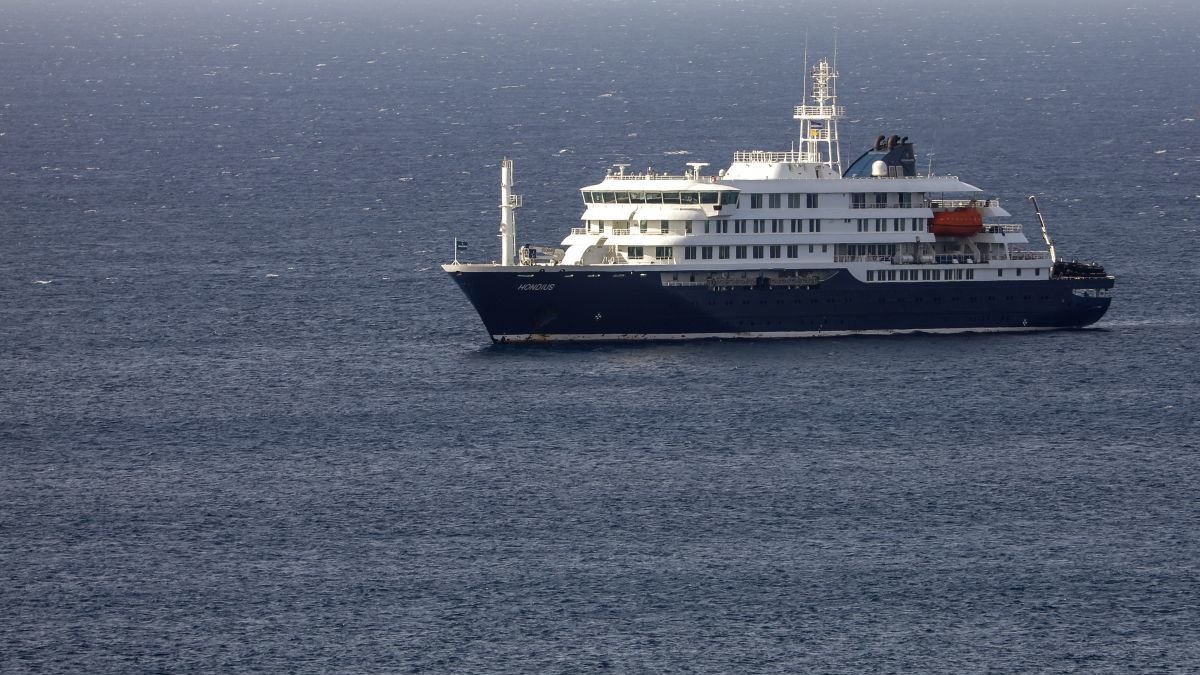 El crucero MV Hondius, afectado por un brote de hantavirus en su pasaje.